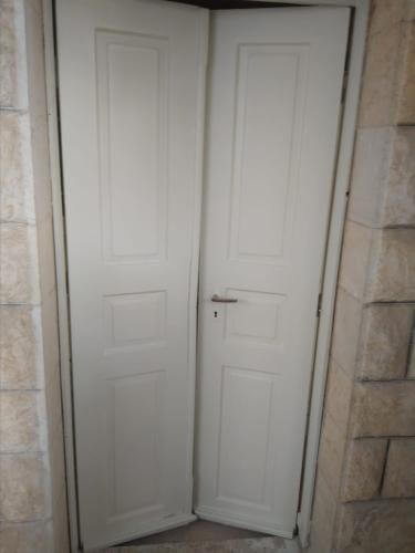 צביעת דלת עץ אחרי